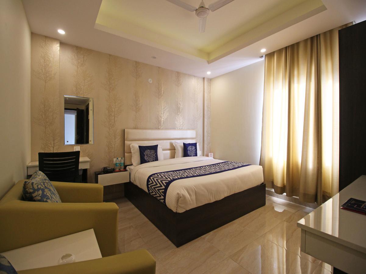 Oyo 8132 Hotel Kukreja Dehradun Eksteriør billede