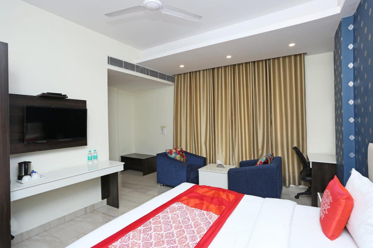 Oyo 8132 Hotel Kukreja Dehradun Eksteriør billede