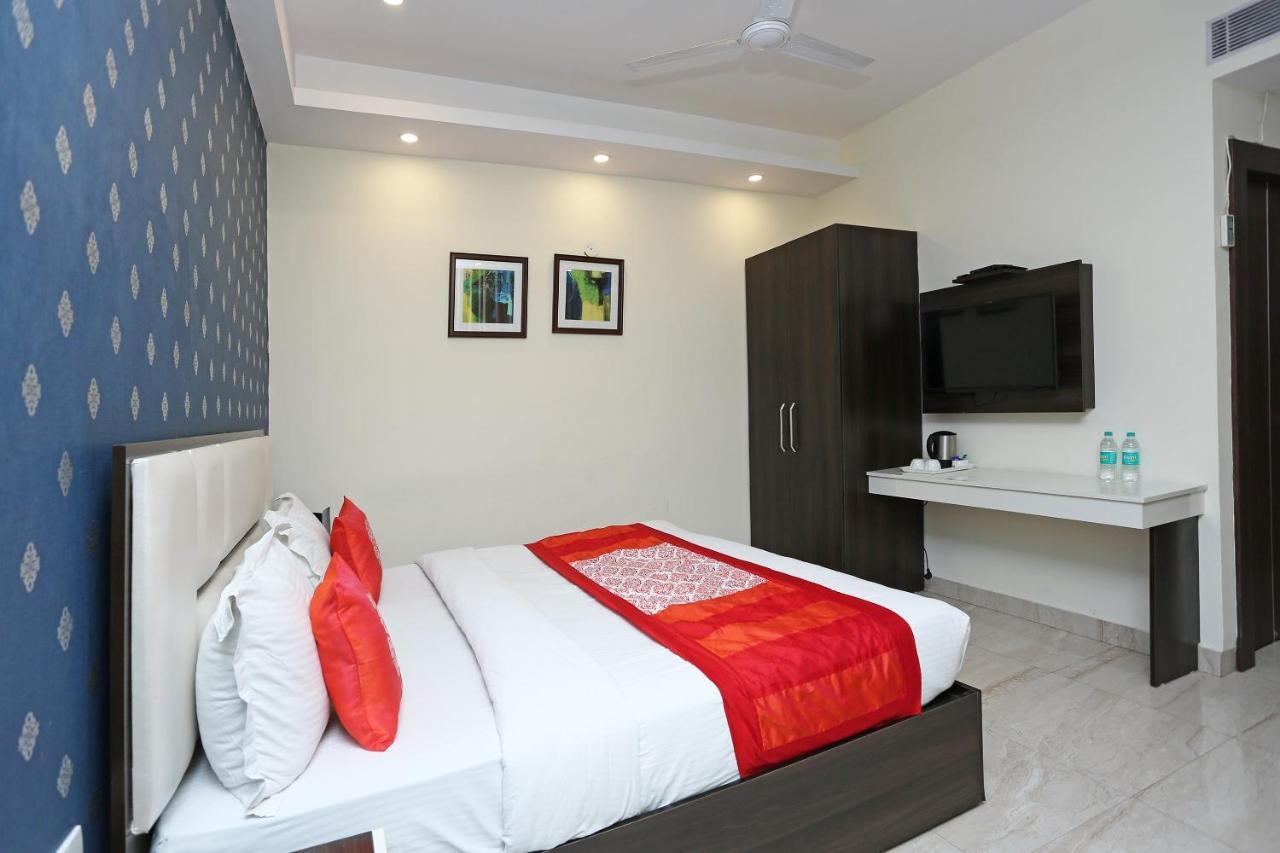 Oyo 8132 Hotel Kukreja Dehradun Eksteriør billede