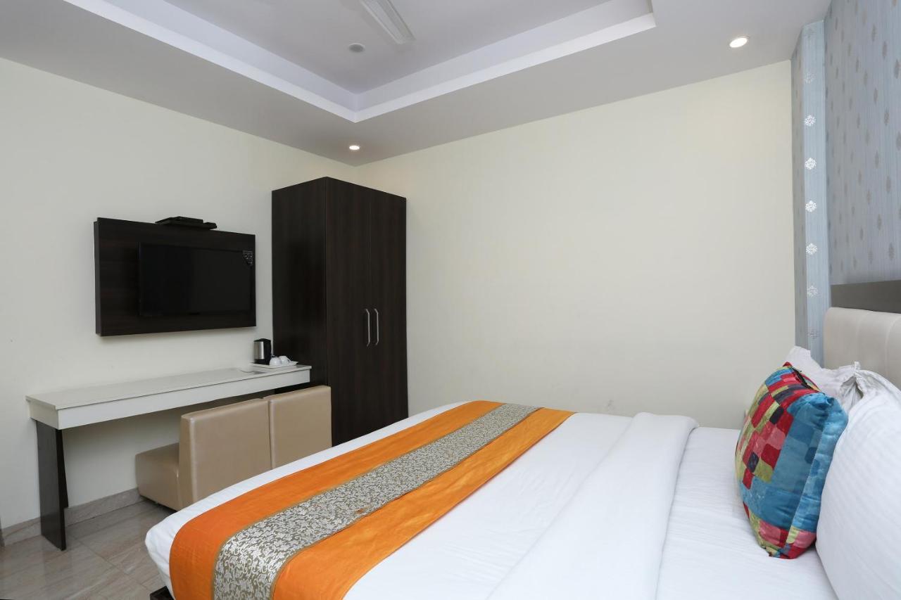 Oyo 8132 Hotel Kukreja Dehradun Eksteriør billede